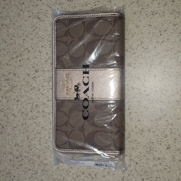 NWT Coach Accordion Zip Wallet In Signature Canvas - Picture 3 of 11